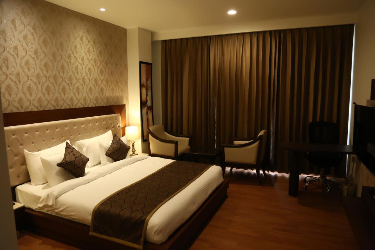 Hotel Imperia Suites Jalandhar Dış mekan fotoğraf