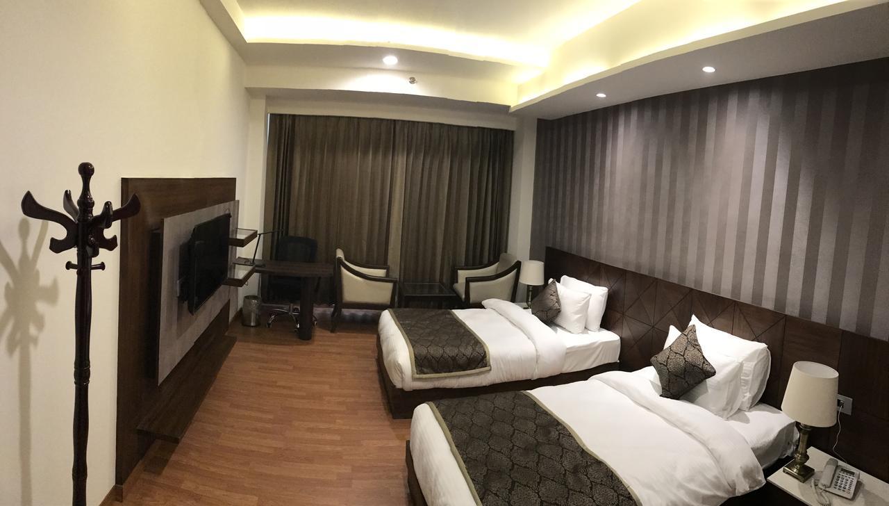 Hotel Imperia Suites Jalandhar Dış mekan fotoğraf