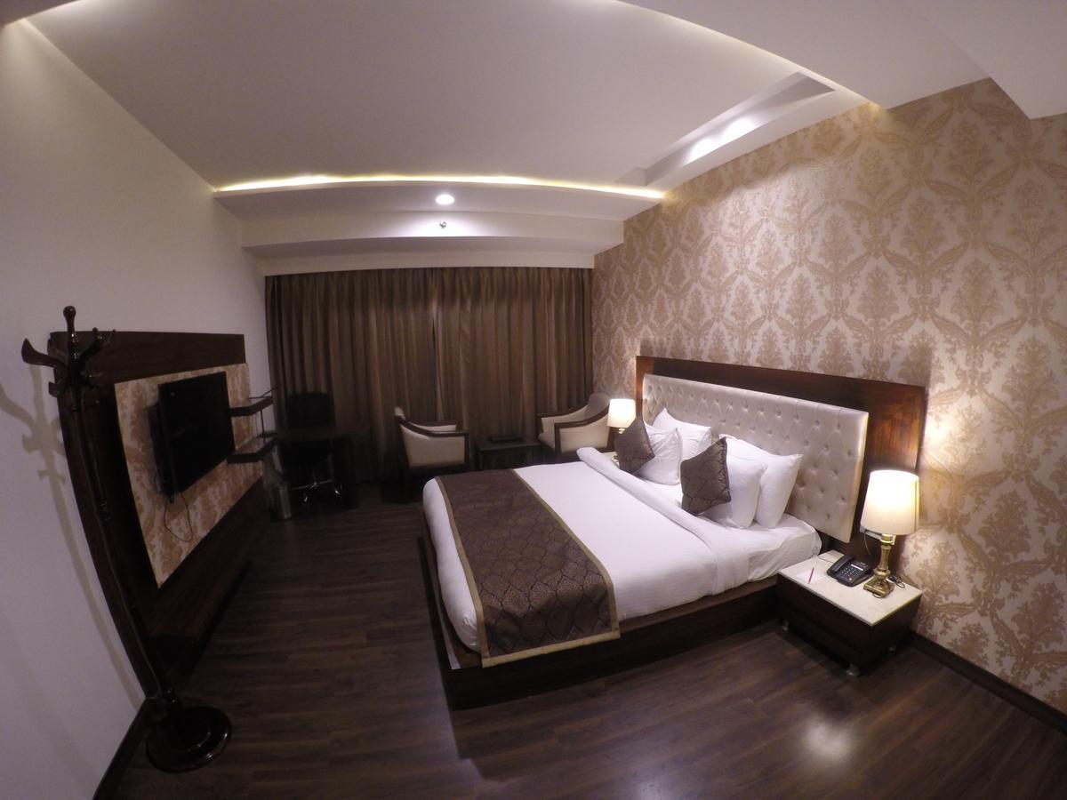 Hotel Imperia Suites Jalandhar Dış mekan fotoğraf