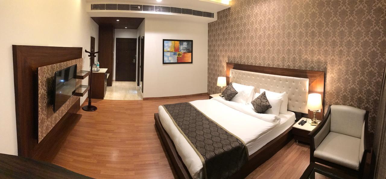 Hotel Imperia Suites Jalandhar Dış mekan fotoğraf
