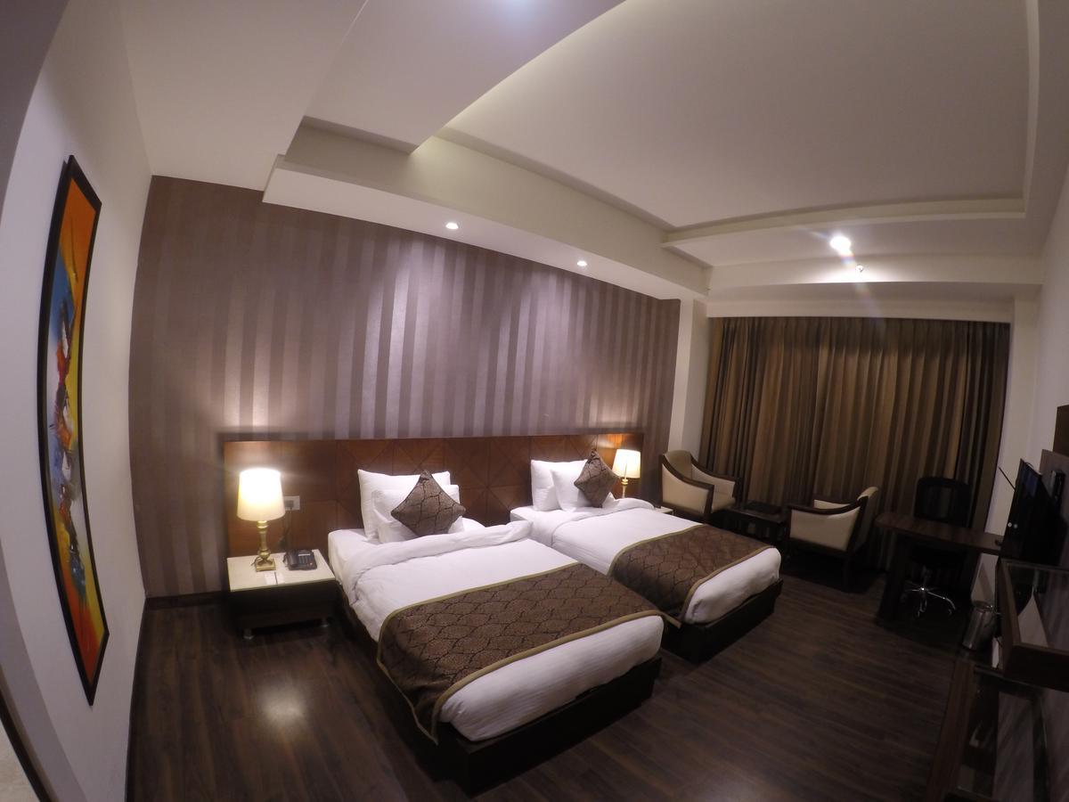 Hotel Imperia Suites Jalandhar Dış mekan fotoğraf